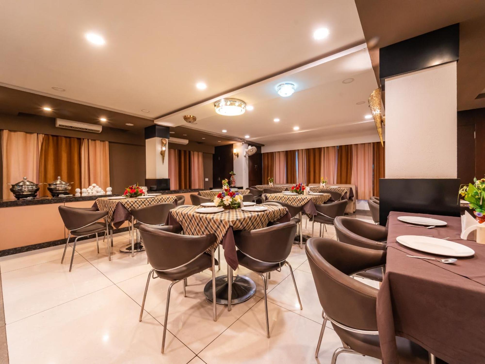 Hotel Signature Planet Indore Eksteriør bilde