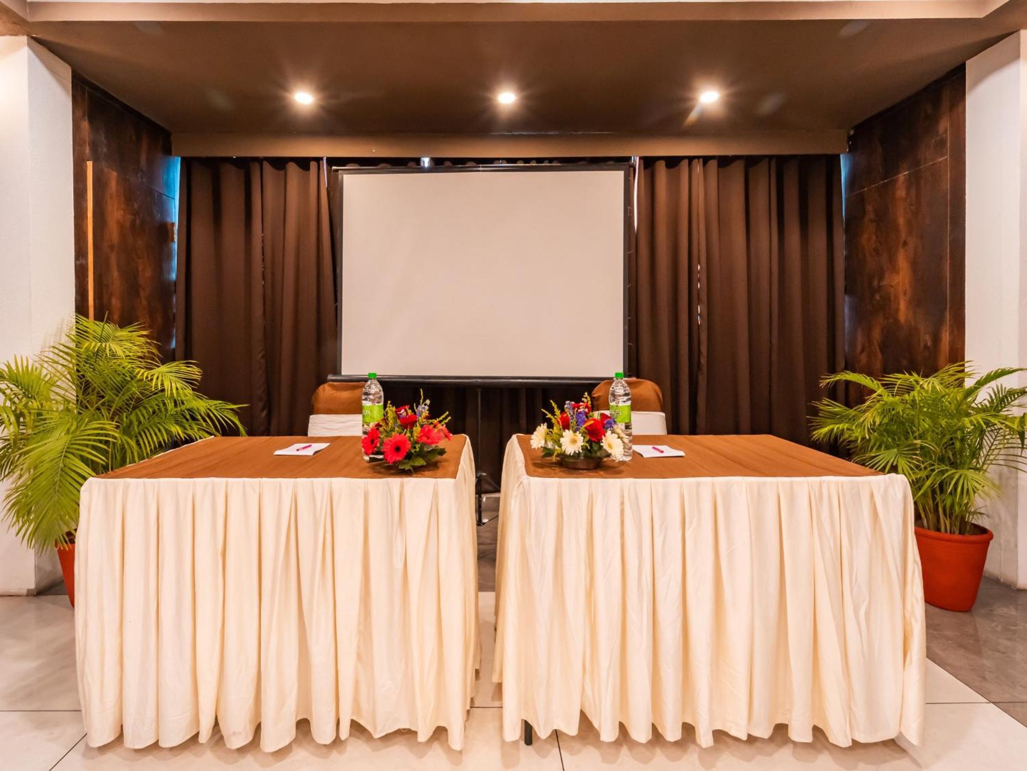 Hotel Signature Planet Indore Eksteriør bilde