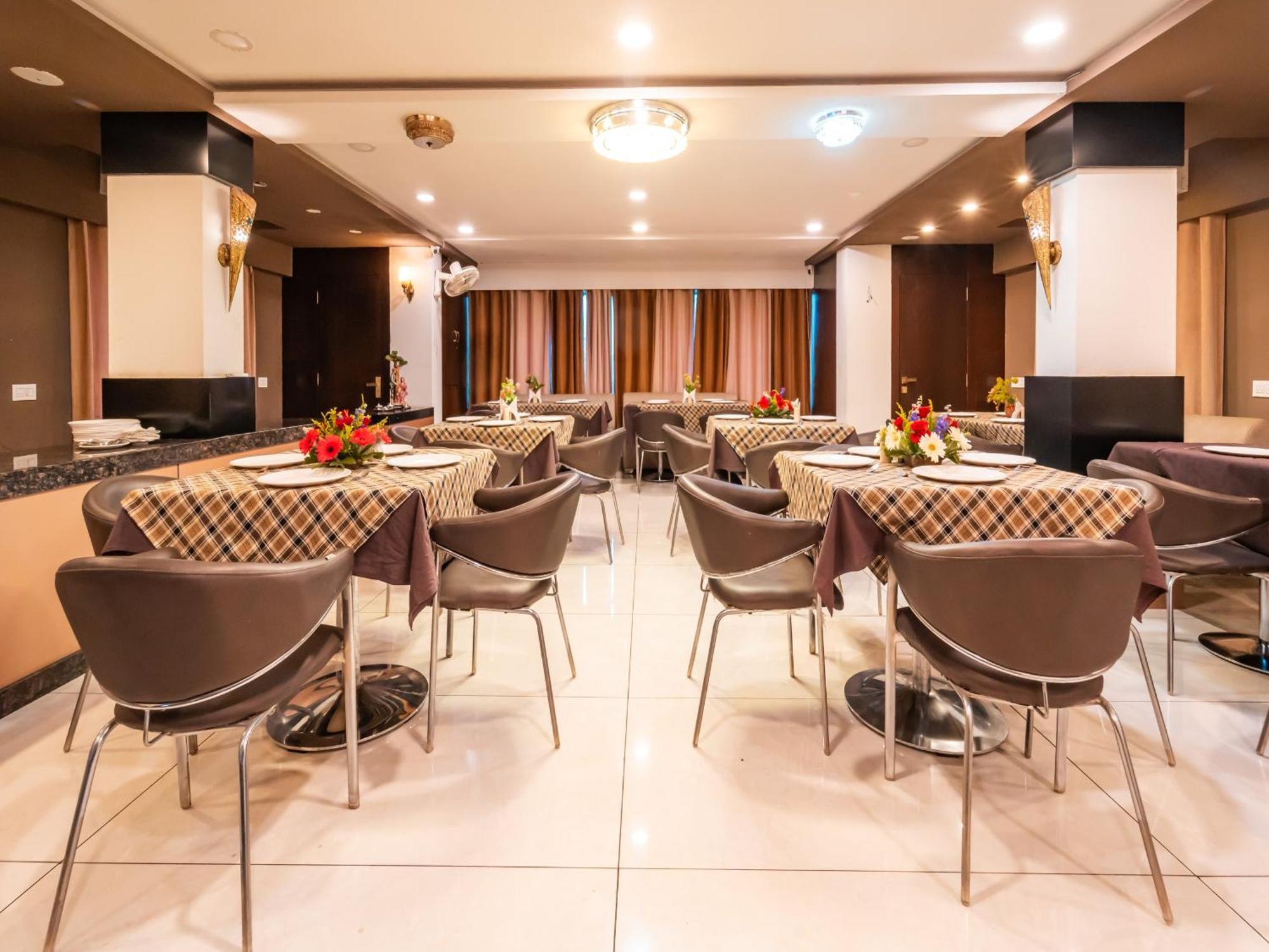 Hotel Signature Planet Indore Eksteriør bilde