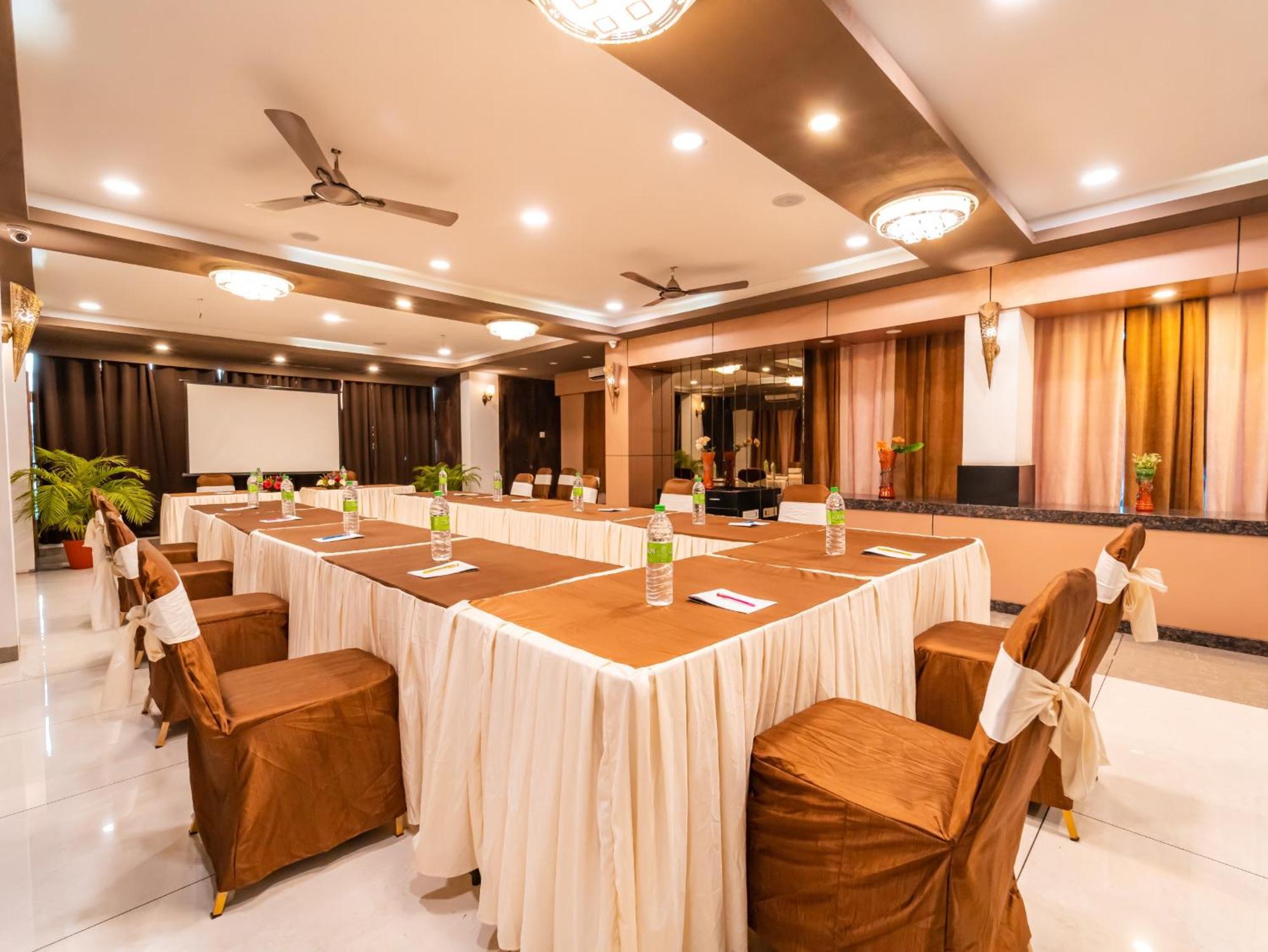 Hotel Signature Planet Indore Eksteriør bilde